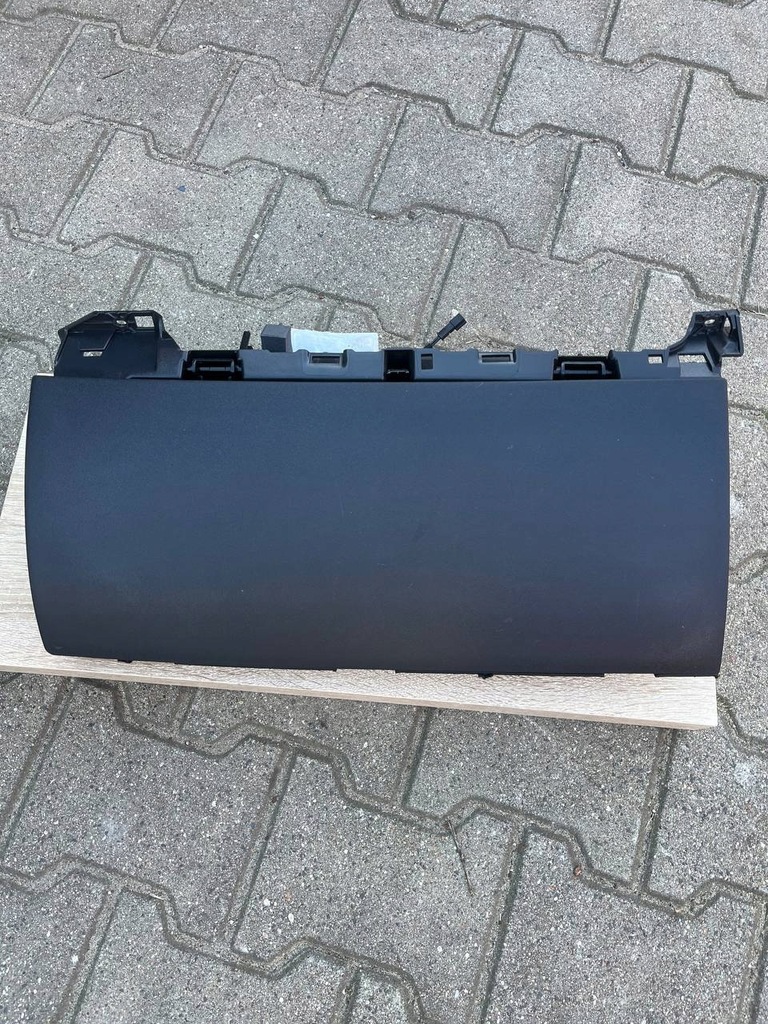 фото №1, Tesla model 3 2017- бардачок пассажира 1083340-00-h