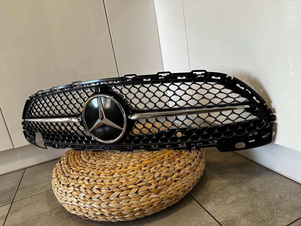 фото №6, Mercedes w206 c klasa 2021- решётка радиатора amg значок kompletny jak новый камера