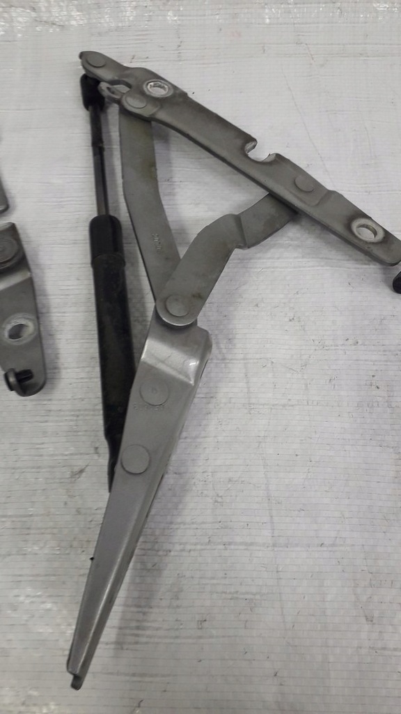 фото №8, Audi a4 b7 петли крышки задняя 8e5827301c