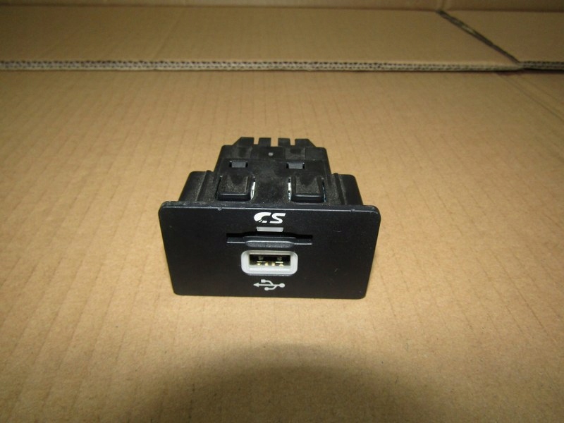 фото №1, Ford mondeo mk5 focus mk3 роз'єм usb зчитувач карта sd gc3t-14f014-ab