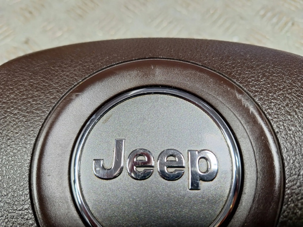 Подушка безпеки панель приладів konsolka jeep grand cherokee wk2 рестайлінг  13- коричневий в Україні