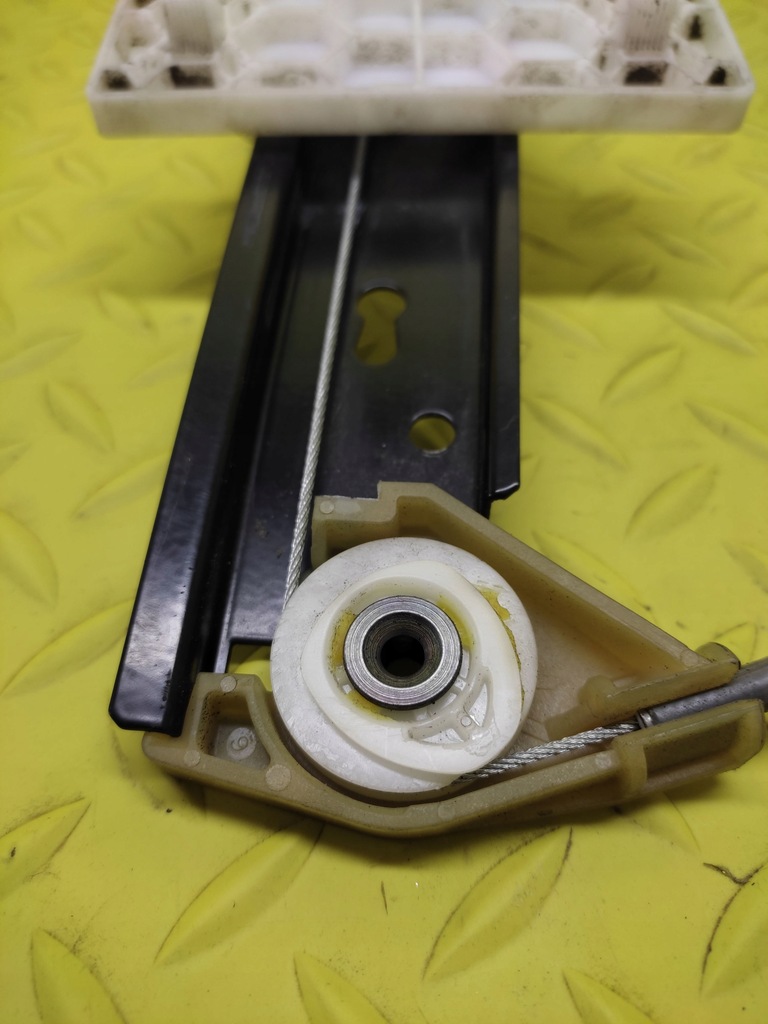 фото №6, Audi a4 b7 kombi подъемник стекло левый задняя