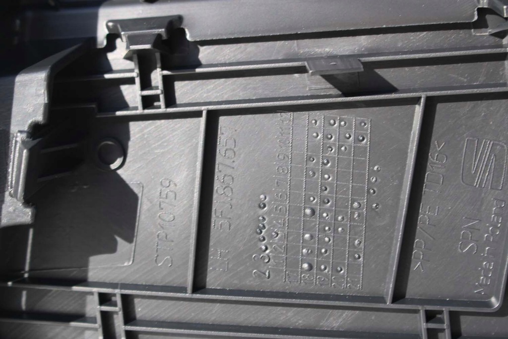 фото №12, Seat tarraco обшивка крышки багажника 5fj867704 5fj867601 82v чёрный обивка