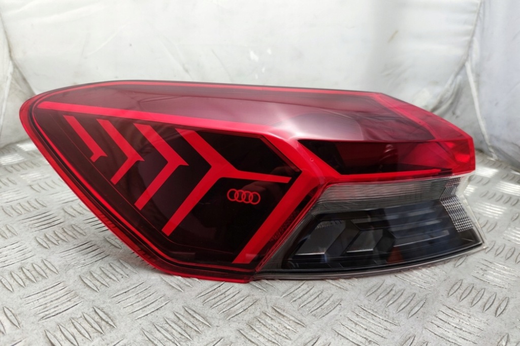 фото №8, Лампа ліва задня audi q4 suv f4b 89a945069 electric 150kw 2021