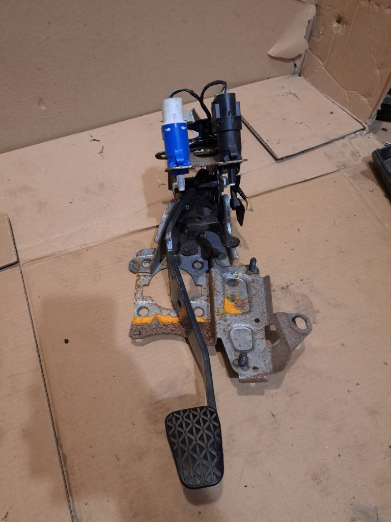 фото №1, Transit courier 1,5 tdci педаль тормоза europa 15r