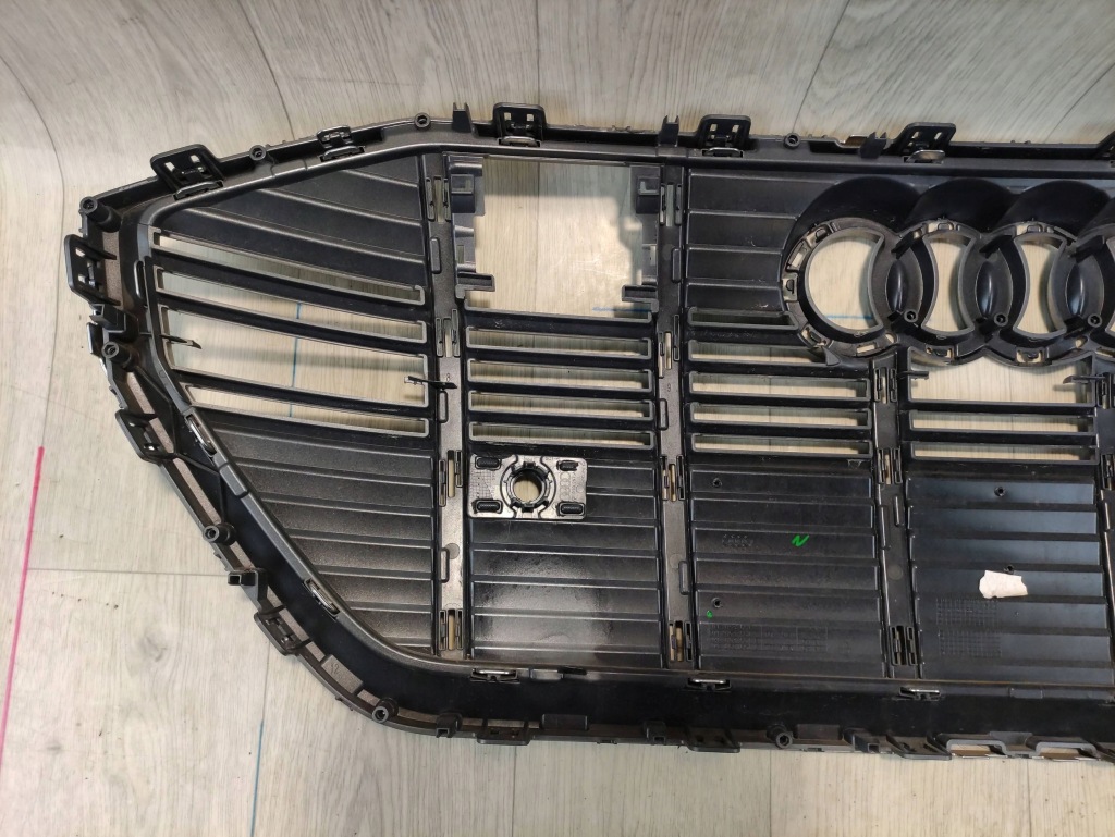 Audi e-tron решітка радіатора решітка  радіатора 4ke853651b Оригінал
