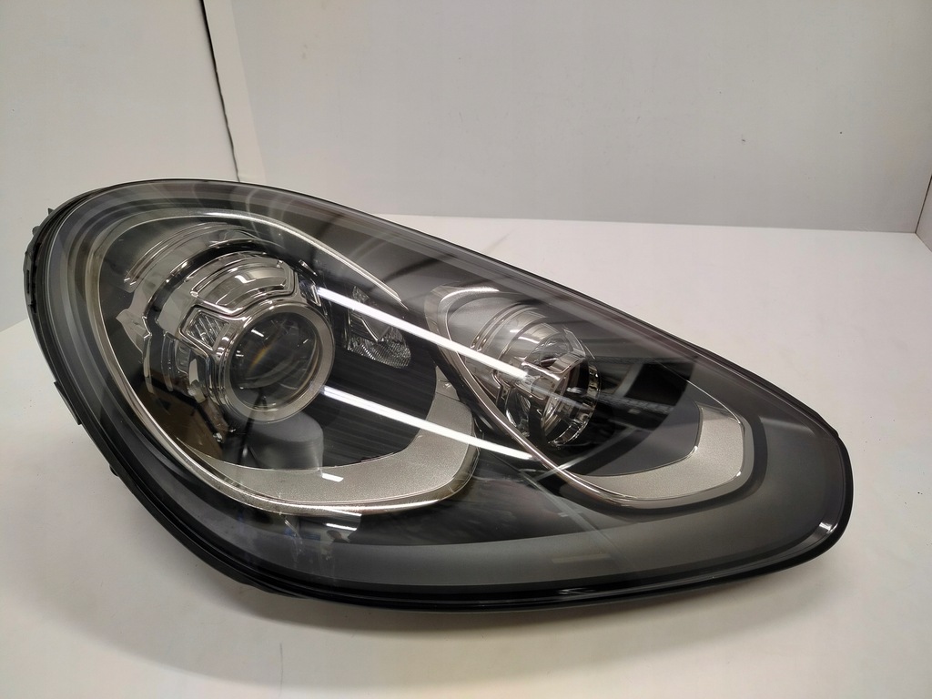 фото №8, Porsche cayenne 7p lift ксенон поворотный лампа правая