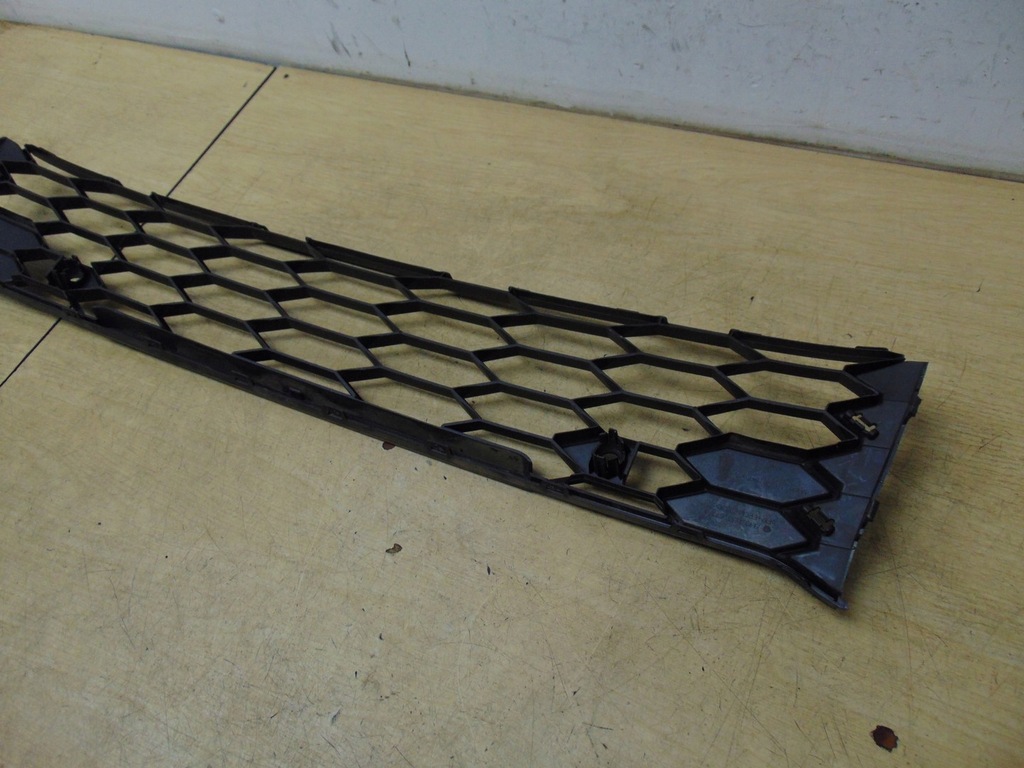 фото №11, Решітка w бампер середня vw golf viii r-line 5h0853677j