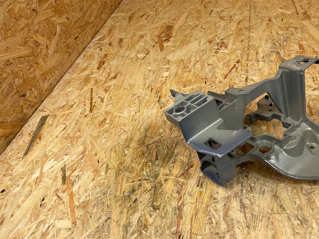 фото №11, Кронштейн кронштейн панель фары лампы перед правый polestar 2 ii 31688287 2020-