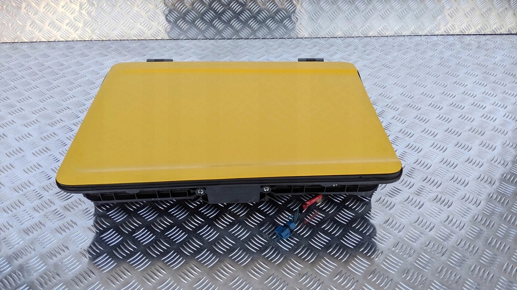 фото №1, Крышка багажника бардачка кабины scania r левая сторона