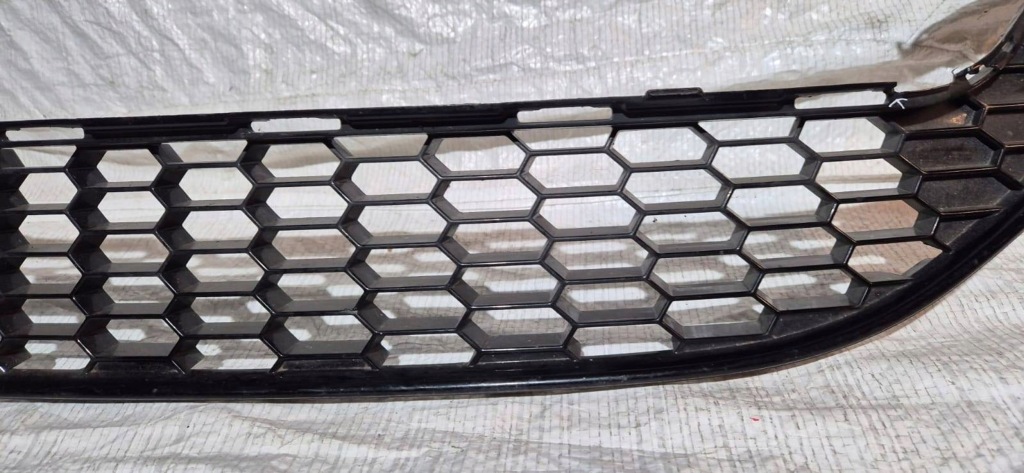 Решётка средняя бампера перед ford focus mk3 рестайлинг  stline Недорого