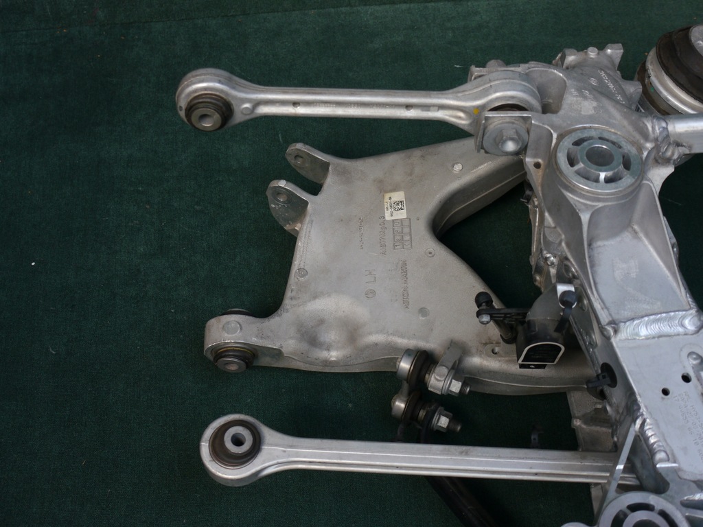 фото №1, Підрамник задні болти aston martin vantage 2017-