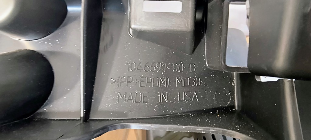 Купити Напрямна кронштейн накладки порога праве tesla x