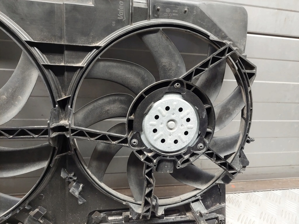 фото №6, Audi q3 f3 8k0121003ag корпус вентиляторов