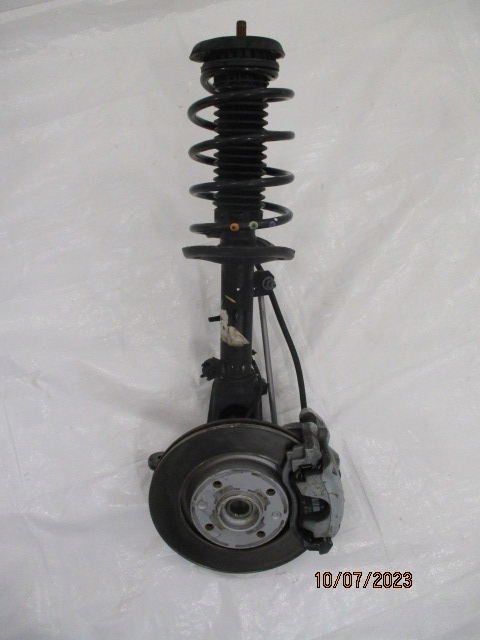 фото №1, Peugeot 2008 1.6 амортизационная стойка поворотный кулак амортизатор правый