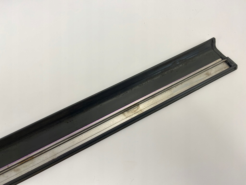 фото №15, Вузька молдинг бічна двері правий задня задня права нижня mercedes 190 w201