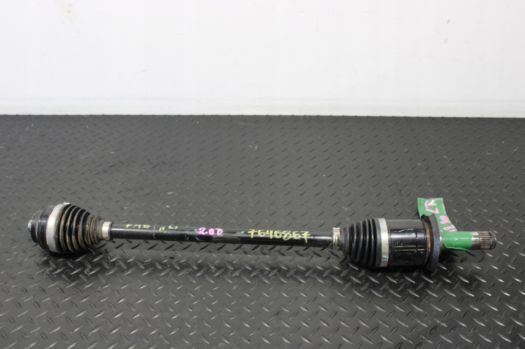 Купити Привідний вал półośka ліве задні bmw x1 f48 7646867