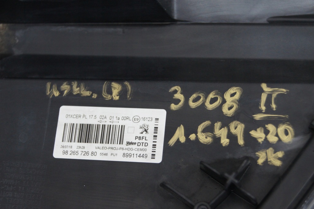 Лампа правая led 3008 ii с Разборки