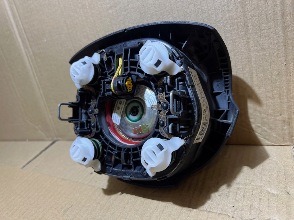 Audi a4 b8 рестайлінг  подушка повітряна подушка безпеки водія 4 спицевий 8k0880201ac в Україні