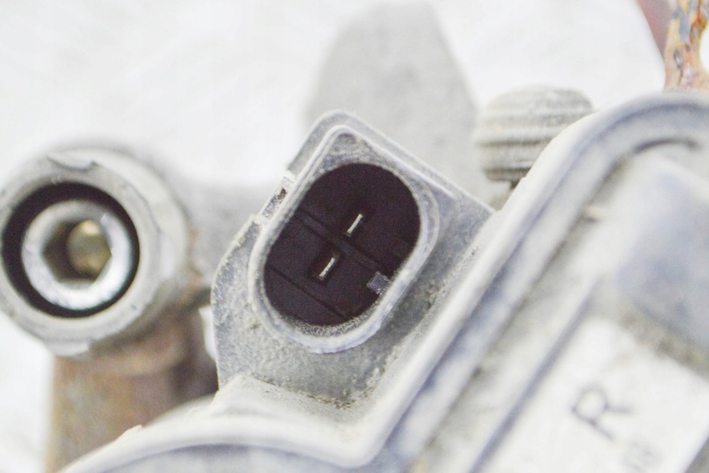 фото №6, Jaguar i-pace x590 ev400 awd задний правый суппорт тормозной с колодки t4k813