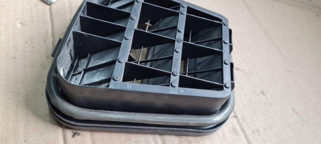 фото №9, A6 c6 lift решётка вентиляционная багажника задняя 4b0819181b