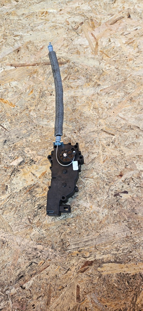 фото №1, Доводчик крышки багажника замок mercedes a2047500060