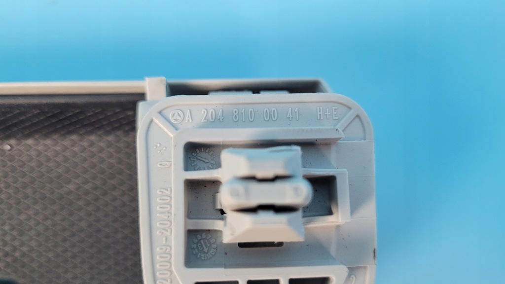 фото №13, Mercedes w218 cls ручка кронштейн стельовий a2048100151 бардачок a2048100041