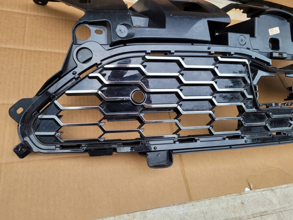 фото №3, Решётка радиатора решётка радиатора toyota yaris cross gr sport