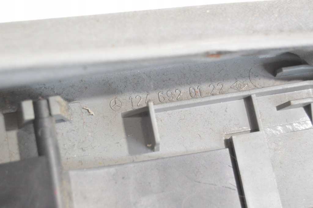 Накладка стойка b серая левая mercedes w126 s klasa se sel 1266907925 в Украине