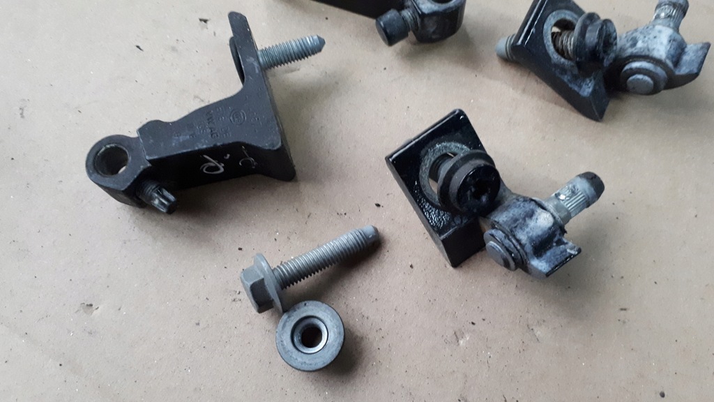 фото №9, A4 b9 8w петля петли дверь правый перед ly9t