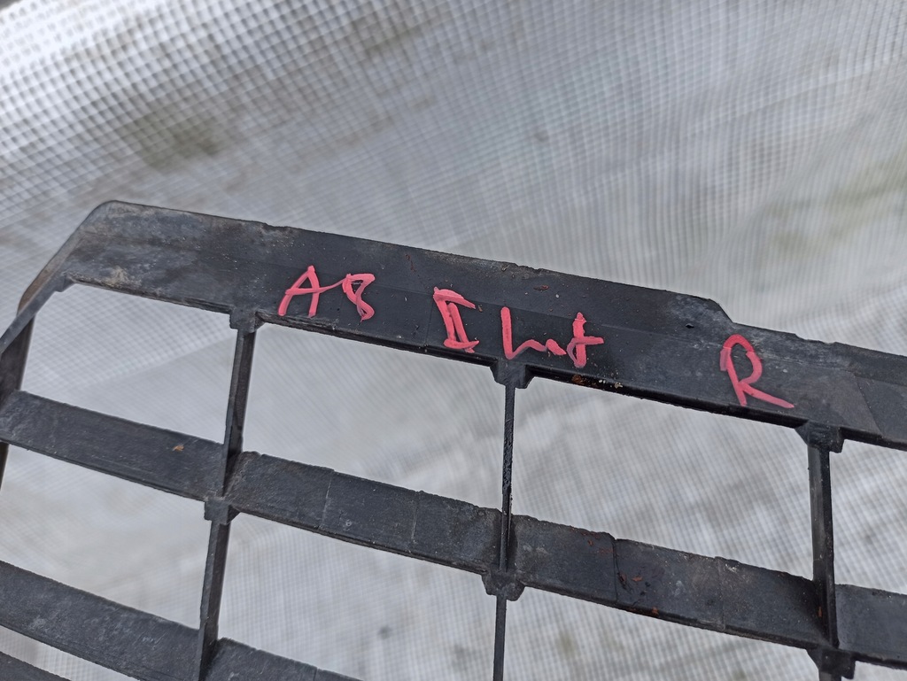 фото №5, Audi a8 d3 решітка підкрилок правий перед права