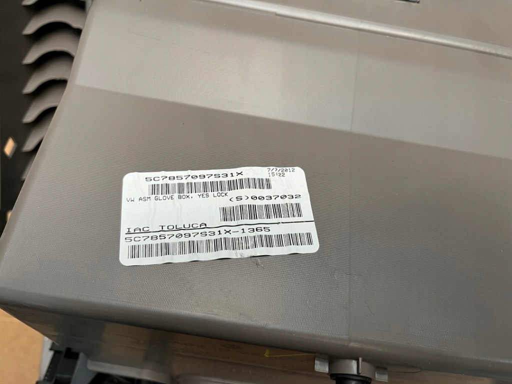 фото №6, Vw jetta 5c бардачок консоли пассажира 5c7857097s 31x 5c7857097s31x