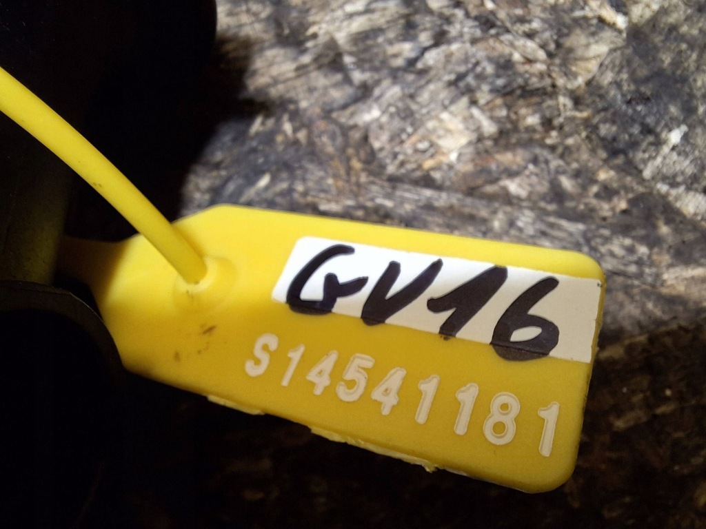 фото №6, Вентиляція картера заливна горловина оливи 8200279414 suzuki grand vitara ii 1.9 ddis f9qb264