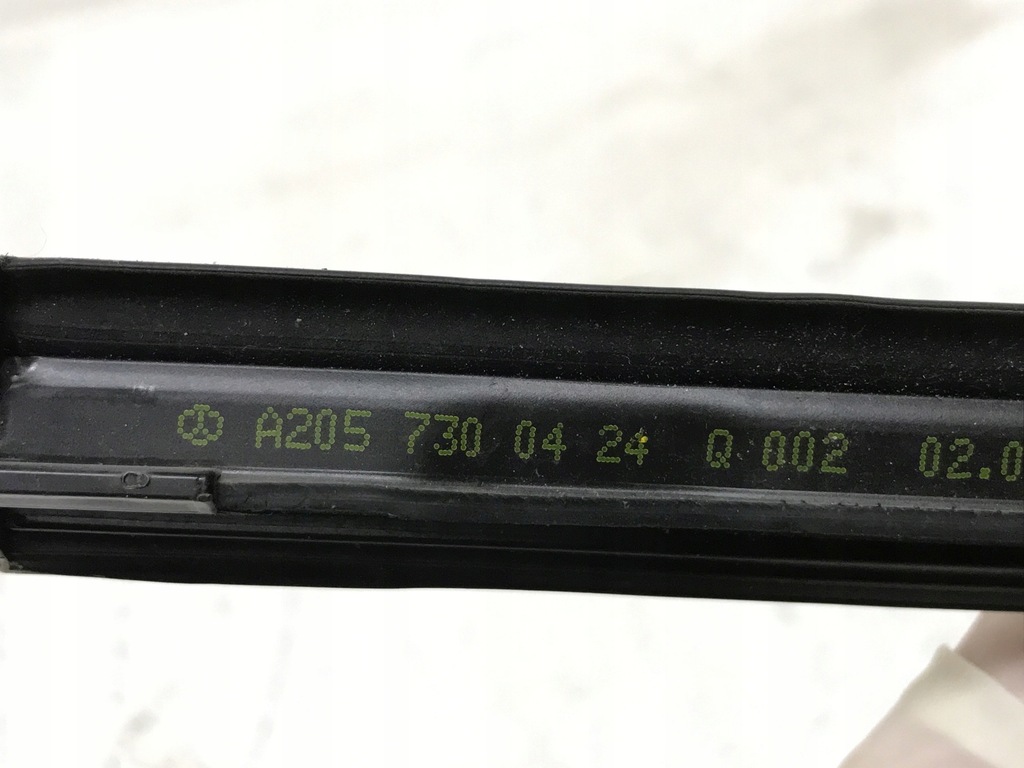 фото №10, Молдинг уплотнитель правый задняя mercedes w205 c-klasa