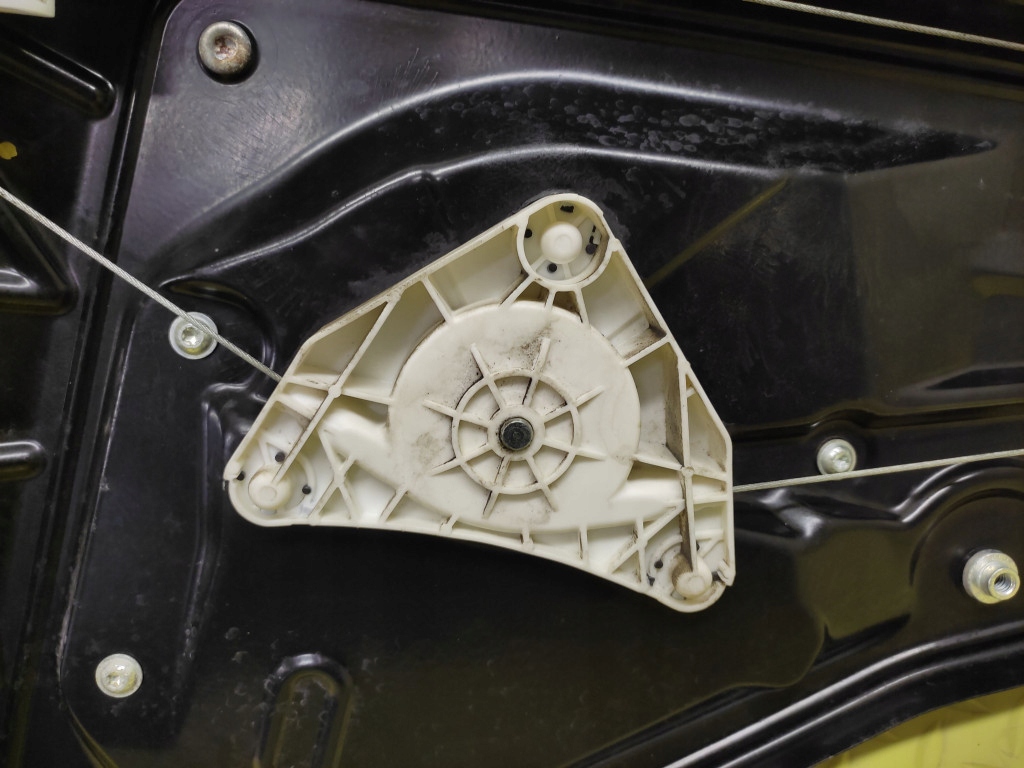 фото №4, Land rover discovery iii подъемник стекло правый задняя