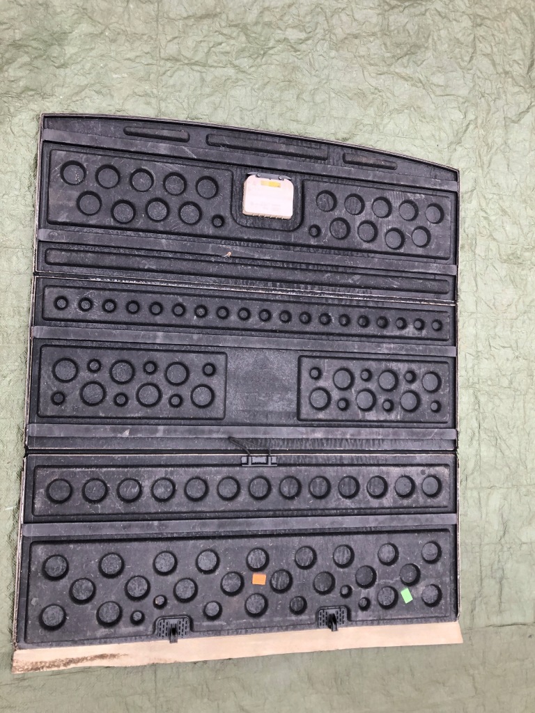 фото №4, Audi a4 b6 b7 обшивка пол багажника beż