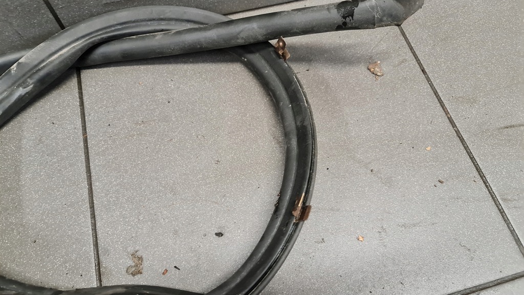 фото №6, Прокладка капот bmw 7 e65 lift 3.0d 8240742