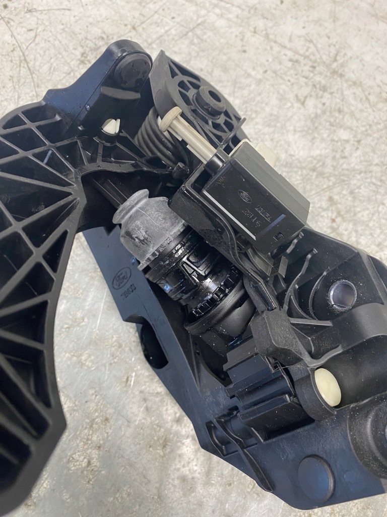 фото №4, Ford ka + plus 1.2 педаль зчеплення помпа e3b1-7b633-ae