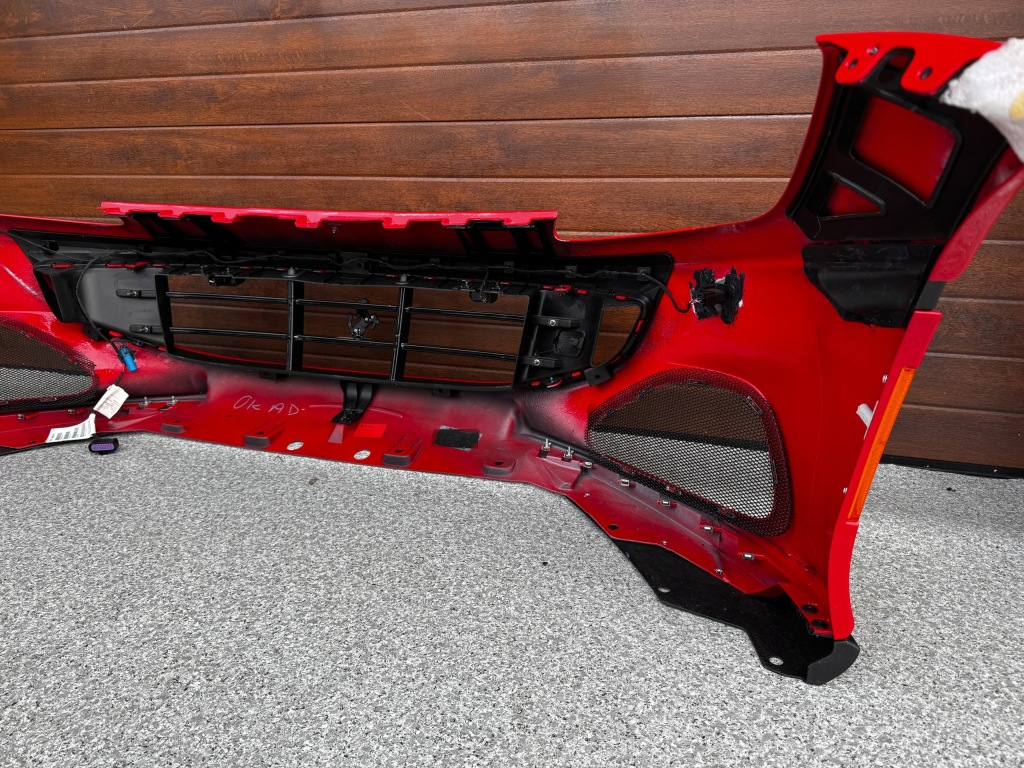 Ferrari portofino m рестайлинг  бампер передний оригинальный kompletny Цена