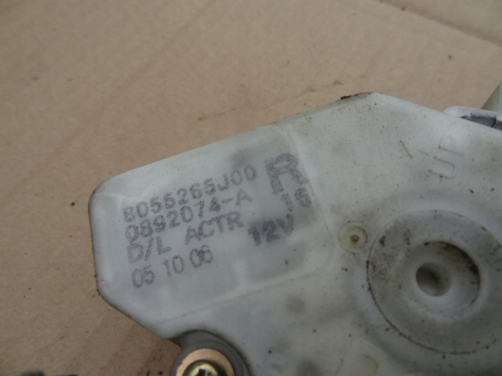 Замок ручка крышки задний  suzuki grand vitara 2 8055265j00 ita с Разборки