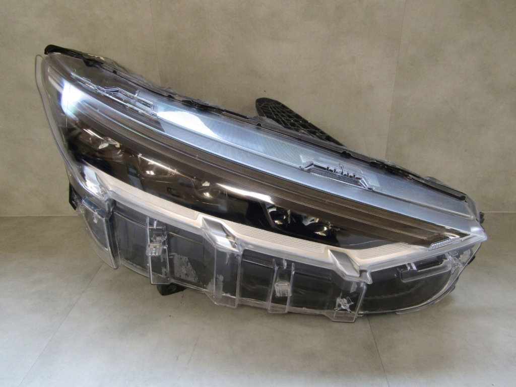 фото №1, Лампа перед ford mustang mach-e led base 20- rh lj8b 13e014 be