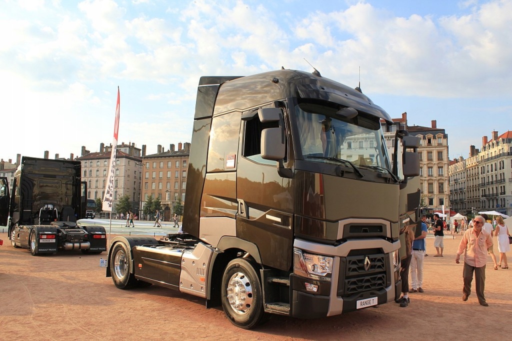 Renault range gama t підніжка лівий підніжка 23315557 в Україні