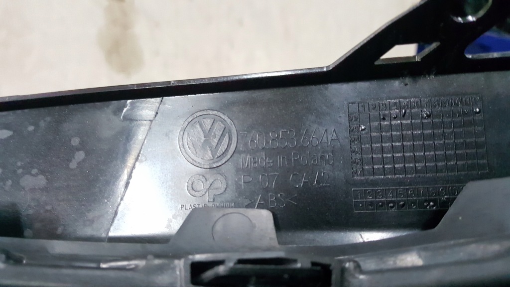 фото №10, Решётка бампера правый перед датчик pdc-- vw touareg iii r-line 760853664a