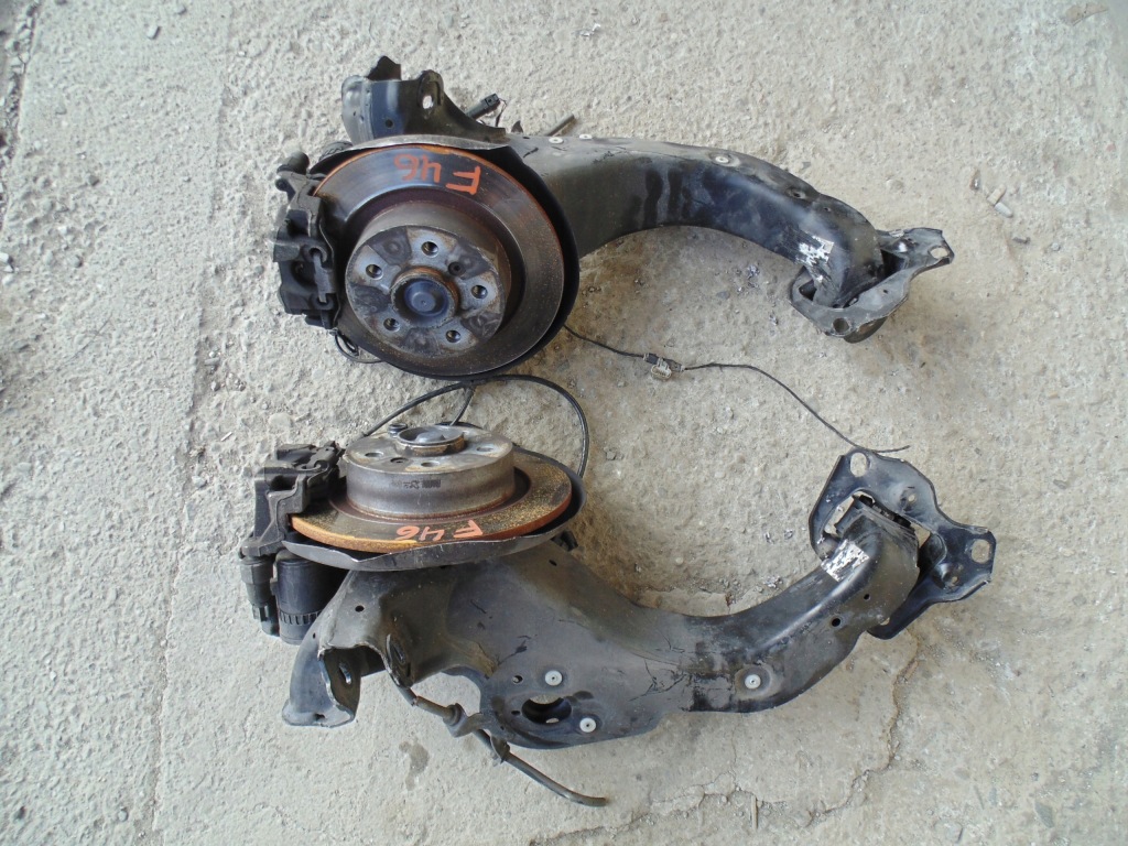 фото №1, Поворотный кулак комплектная правая левая bmw 2 f46 17r