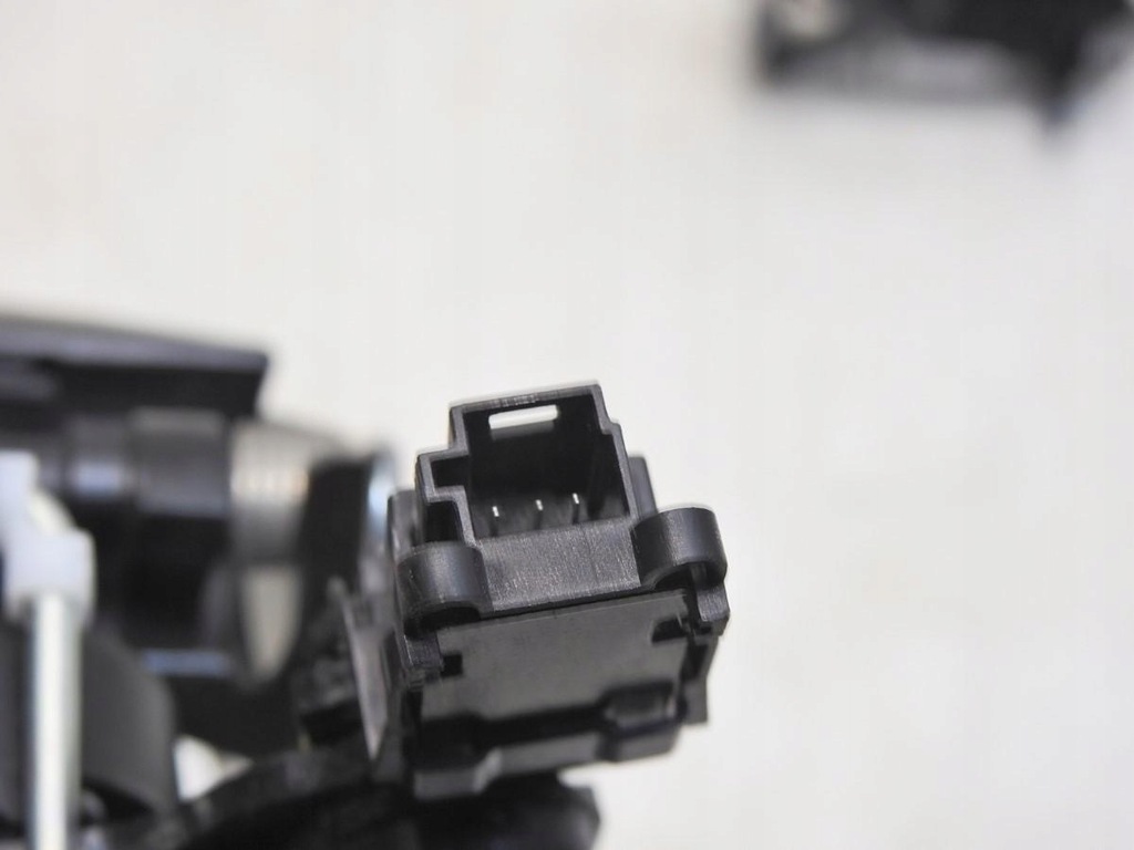 фото №8, Замок ручка трос сиденье левая mercedes w212 kombi a2129200176