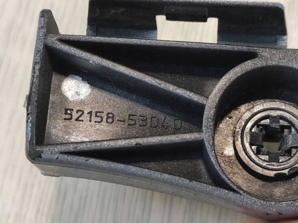 Lexus is направляющая кронштейн бампера левый задняя 5215853040 Недорого