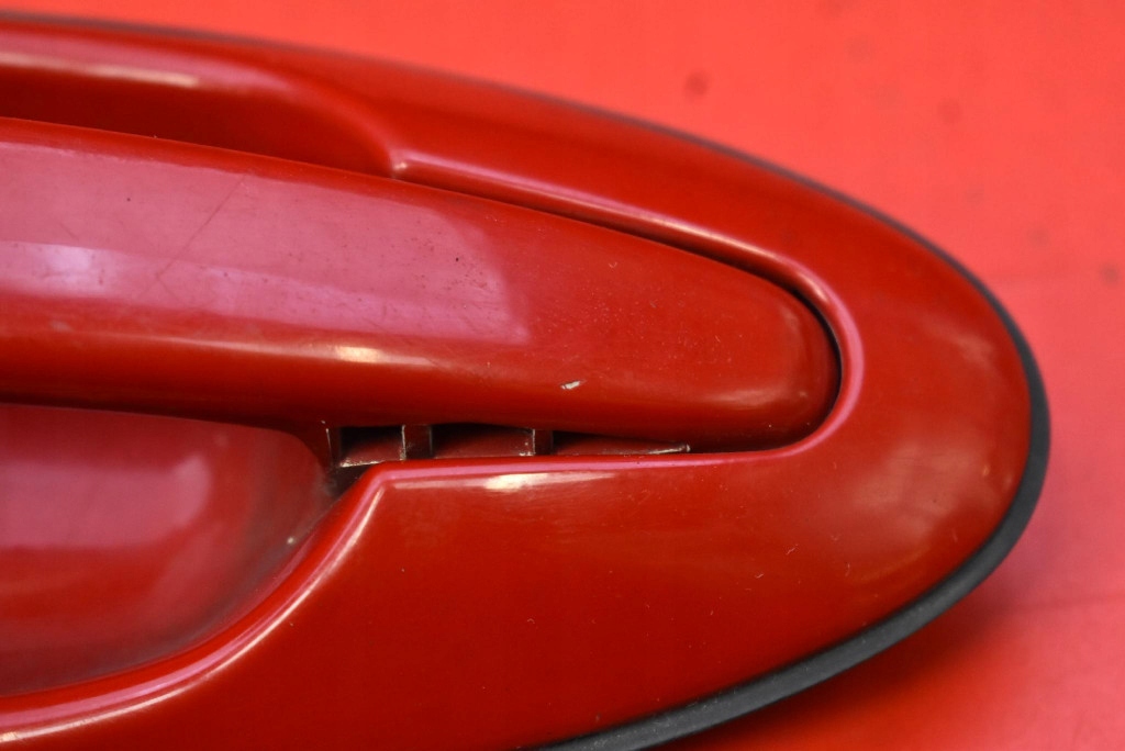 Ручка правый  перед передняя czerwona hyundai купе 1 1 rd 96-99 Оригинал