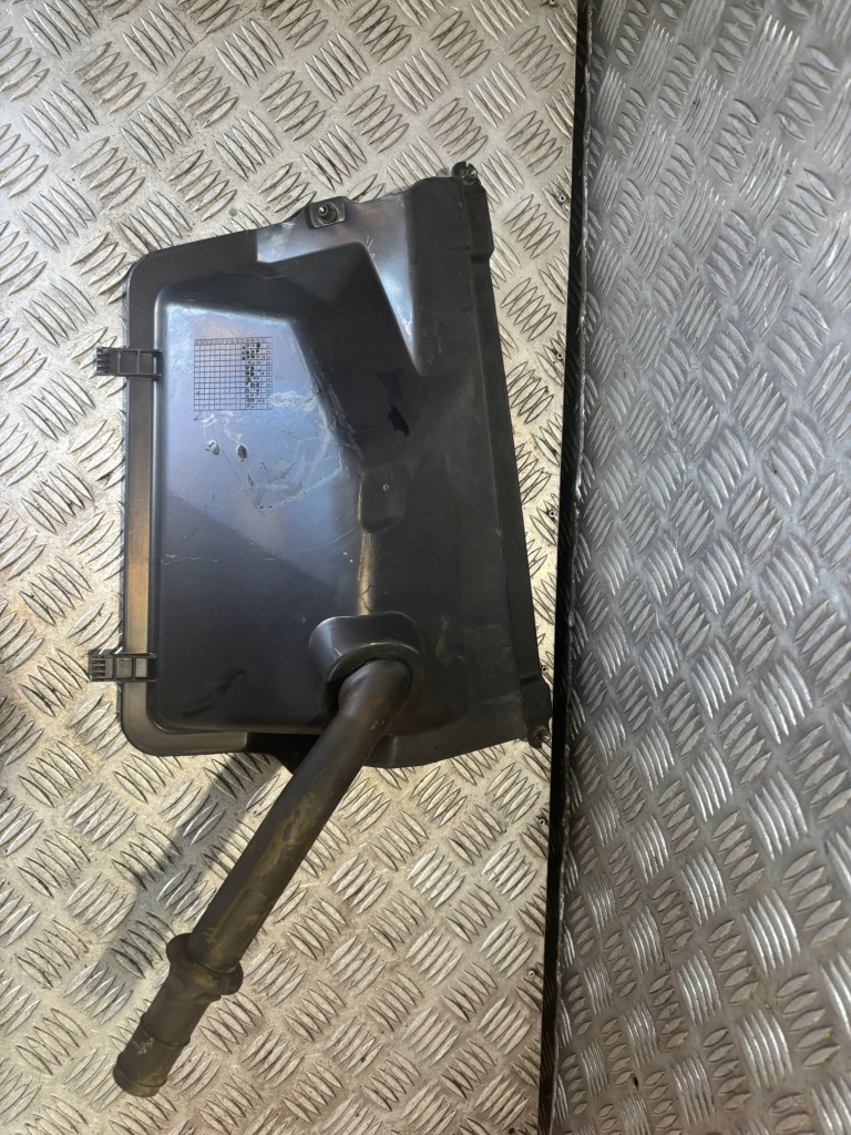 фото №1, Злив жабо ліва renault trafic iii 668634247r