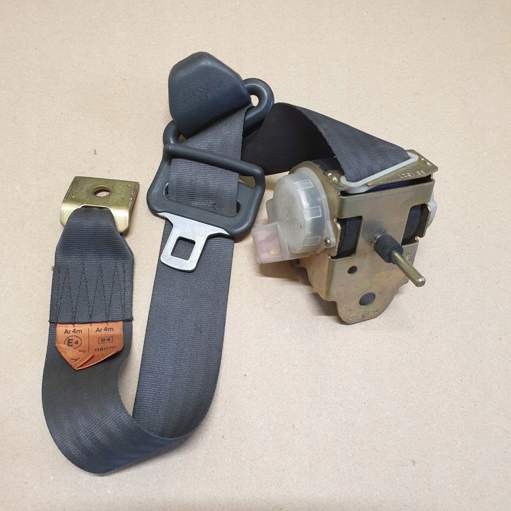 фото №1, Pas безопасности mazda 323f оригинальный номер 5620194 0418070