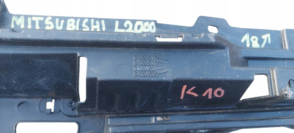Mitsubishi 200 vi 6 18- решётка средняя бампера перед 6402a534 с Разборки